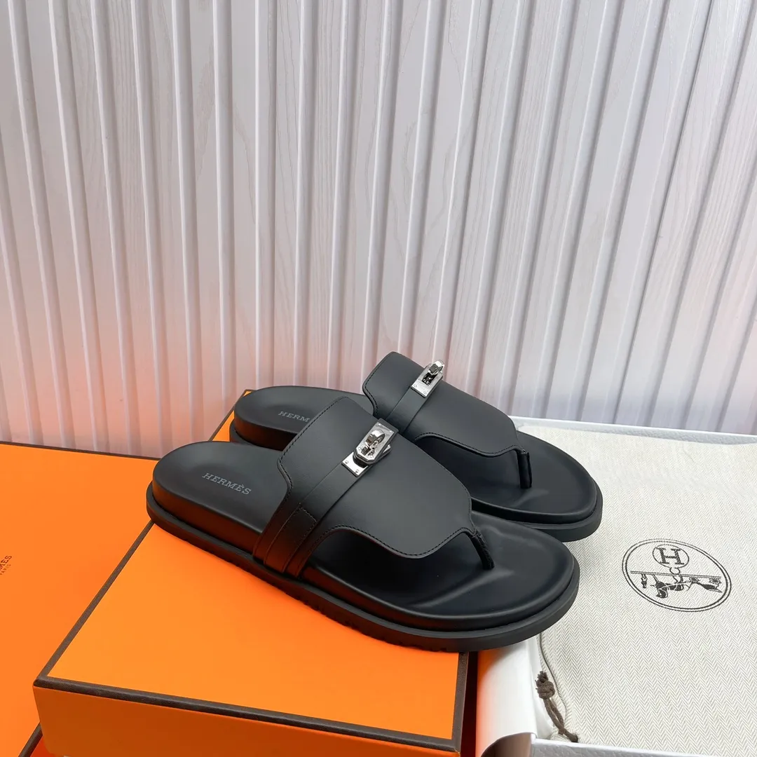 👟👟Ex-factory price 480👟👟 High version of Hermes 🐎The extremely popular couple's second uncle slippers/the latest snake print sandals and slippers, paired with various colorful socks, so trendy!  ———————— Upper: imported cowhide/Lining: imported cowhide Outsole: Tpu non-slip and wear-resistant outsole Female 36-46.